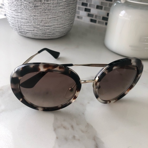 Prada sunglasses - Picture 7 of 9